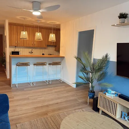 Cap Escape, Newly Renovated, Pool, 5 Min Walk Apartamento *